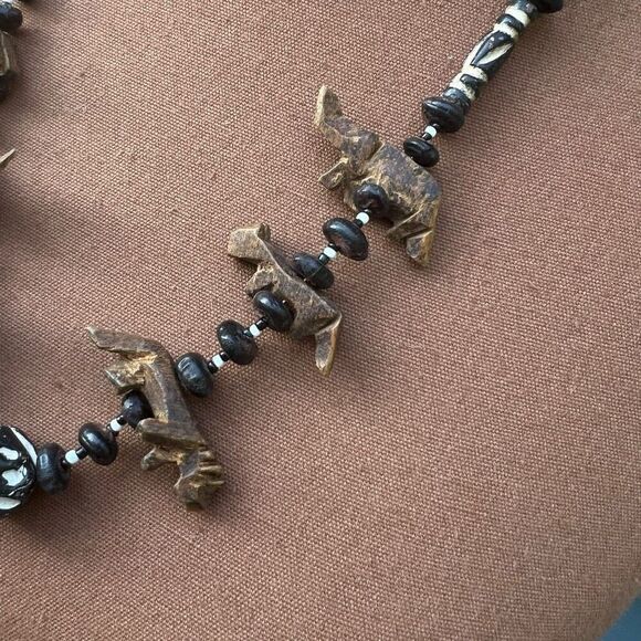 Vintage Single Strand Necklace Wooden Hand Carved beads & African Safari Animals - Picture 2 of 11